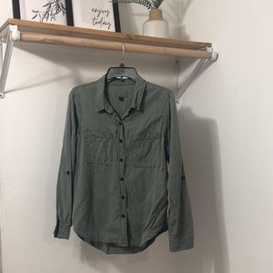 Universal Thread, size L, green button down shirt